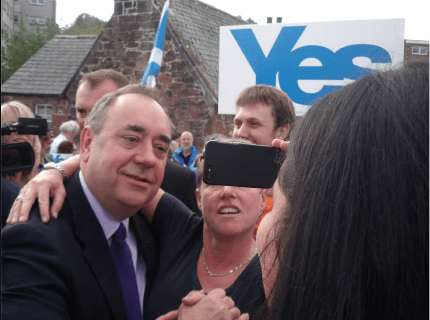 Whilst the Salty Coo was coming down the Vennel, the First Minister arrived at Dervogilla Bridge and crossed to the Whitesands...happy chaos everywhere
